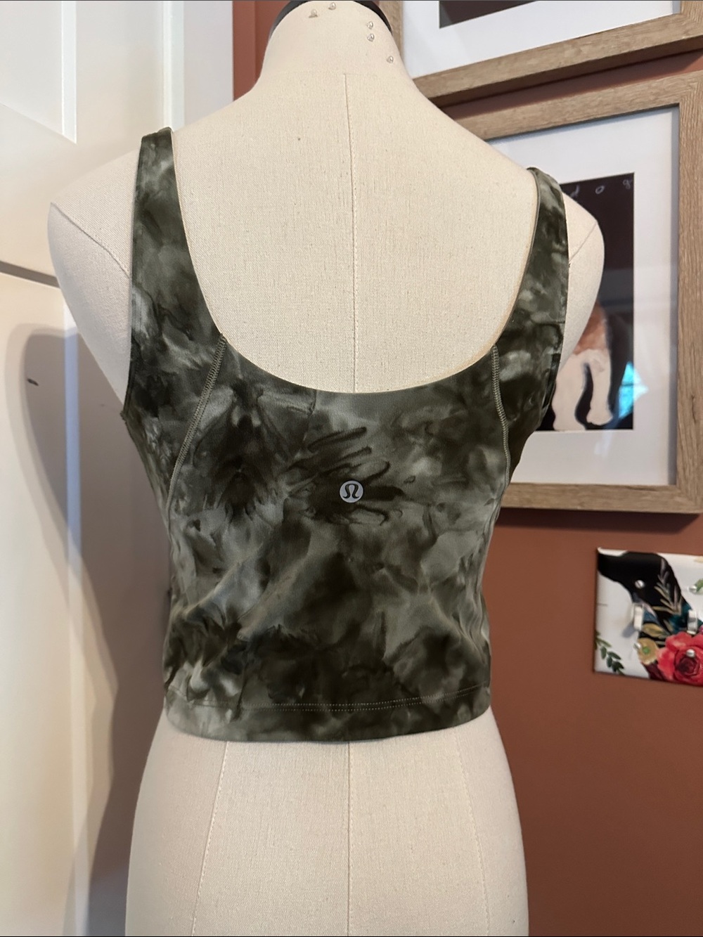lululemon athletica Align Olive Tie-Dye V-Neck Crop 8 bra lined Tank - Picture 6 of 11